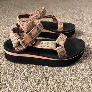 Teva Platform Universal Sandals Ziggy Rose Colorway Women’s Size 10 Estimated
